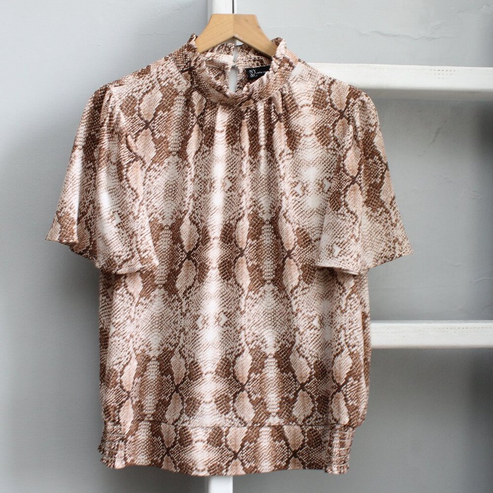 New York & Company Brown White Snake Skin Mock Neck Short Sleeve Top Medium NWT